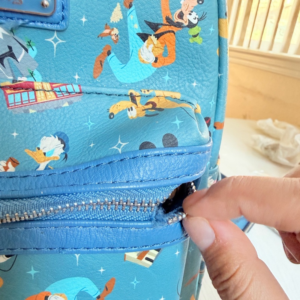 DISNEY Backpack - Picture 2 of 5